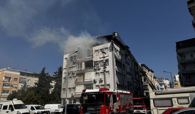 Antalya’da Teras Katında Yangın Paniği: Alevlerin Ortasında Kalan 2 Kişi Son Anda Kurtarıldı!