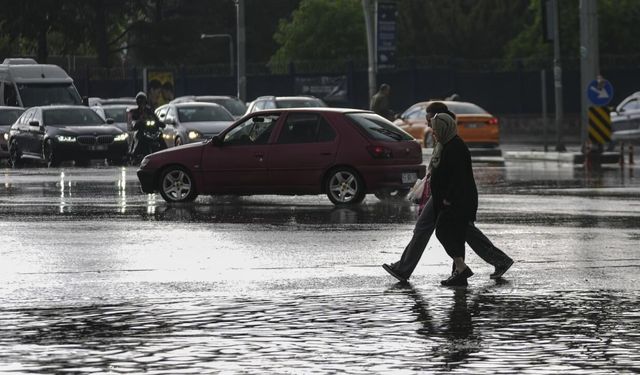 Meteoroloji'den Kritik Alarm: 13 İle Turuncu, 22 İle Sarı Kodlu Uyarı Verildi!