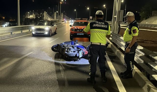 Antalya'da devrilen motosikletin sürücüsü öldü