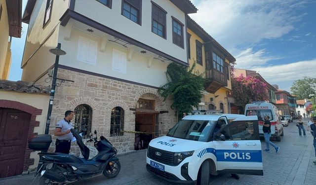 Antalya'da yabancı uyruklu bir kişi evinde ölü bulundu