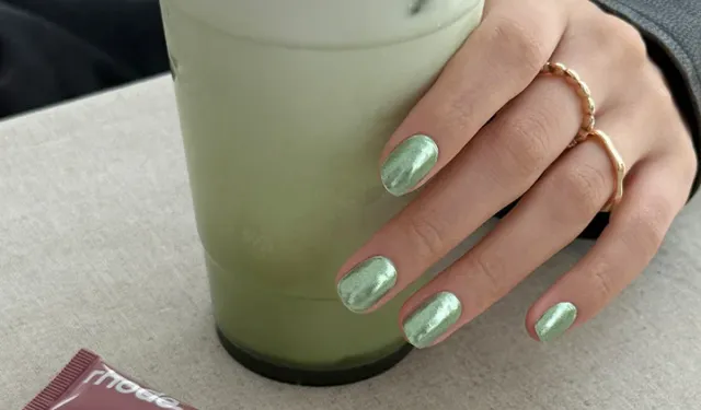 Chrome Tırnak Modelleri ile Parlak Nail Art Tarzını Yakala