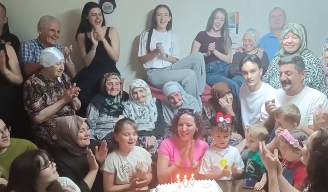 100 Yaşına Ailesiyle Birlikte Girdi: Ümmügül Nine’ye 5 Kuşaklı Kutlama