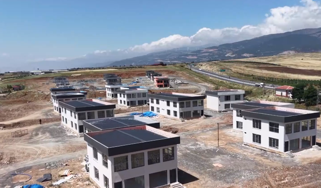 Nurdağı'nda yapımı süren Galericiler Sitesi'nin yüzde 80'i tamamlandı
