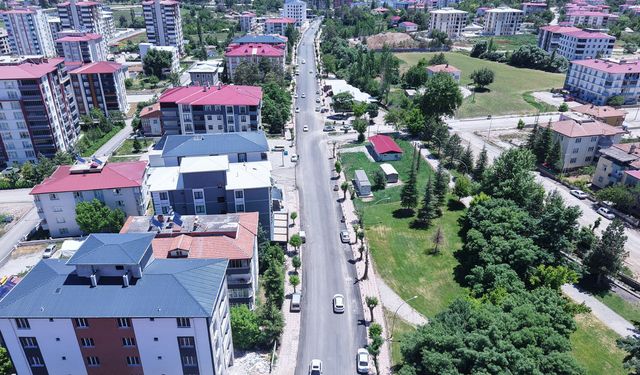 Elbistan’da Asfalt Seferberliği Sürüyor: Pınarbaşı ve Tepebaşı Caddelerinde Önemli Etaplar Tamam!