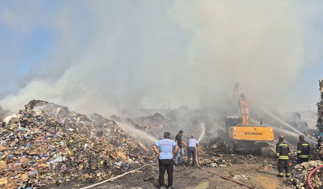 Gaziantep'te kağıt fabrikasında çıkan yangın söndürüldü