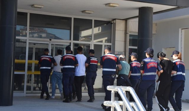 Antalya'da sosyal medyadan dolandırıcılık yaptığı iddiasıyla 3 şüpheli tutuklandı