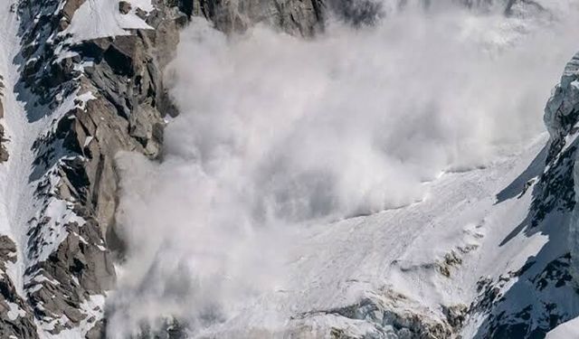 Broad Peak’te Çığ Felaketi: Ödüllü Dağcı Nimsdai ve 10 Dağcıdan Haber Alınamıyor
