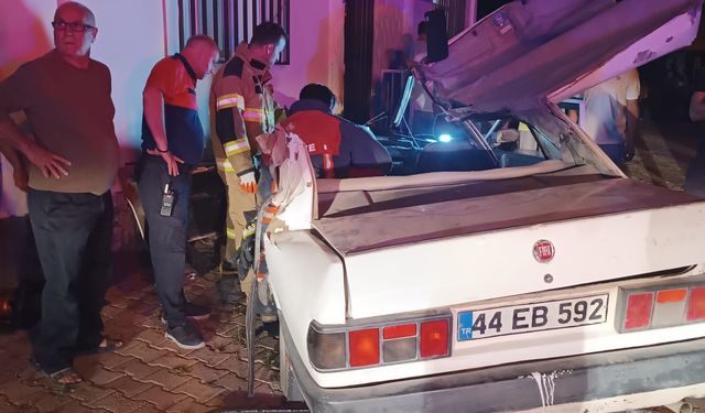 Mardin'de otomobil ile traktörün çarpıştığı kazada 1'i çocuk 4 kişi yaralandı