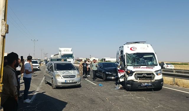 Mardin'de zincirleme trafik kazasında 3 kişi yaralandı