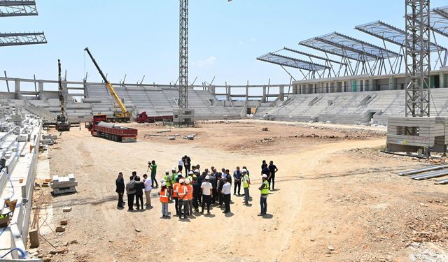 Kahramanmaraş Stadyumu Hızla Yükseliyor! Başkan Görgel Son Durumu Yerinde İnceledi