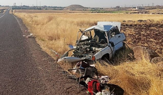 Şanlıurfa'da devrilen otomobildeki 3 kişi yaralandı