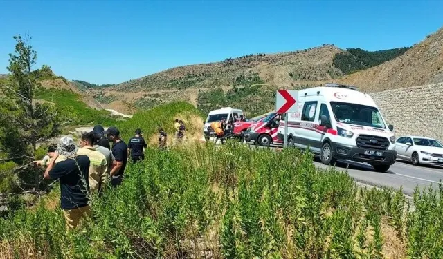 Antalya'da uçuruma yuvarlanan minivandaki 5 kişi hayatını kaybetti
