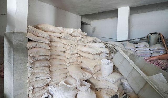 Mersin'de 30 Ton Küflü ve Böceklenmiş Un İmha Edildi!