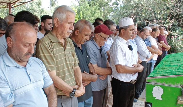 Adana'da Yürek Yakan Veda: Denizde Boğulan Lise Öğrencisi Kerem Can Son Yolculuğuna Uğurlandı