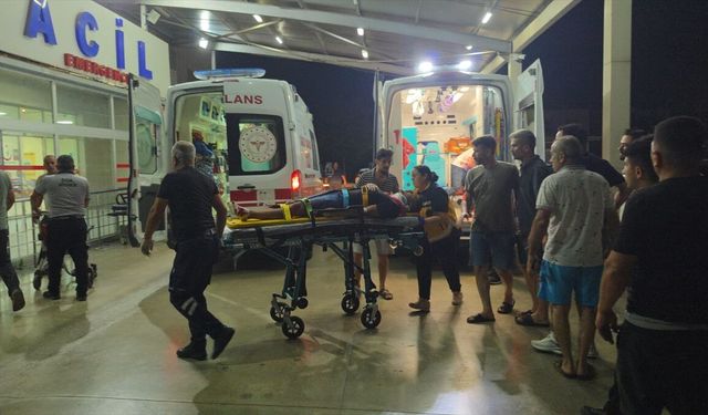 Adana Kozan’da Korkunç Kaza: İki Otomobil Kafa Kafaya Çarpıştı, 4 Yaralı!
