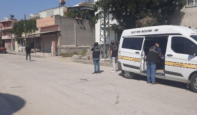 Adana'da bir kişi boşanma aşamasındaki eşi ve baldızını silahla yaraladı