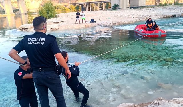 Adıyaman'da Fırat Nehri'nde mahsur kalan 6 kişi kurtarıldı