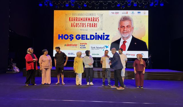Ağustos Fuarı'nda Onuncu Gün Coşkusu: Kahkahalar ve Nostalji Bir Arada