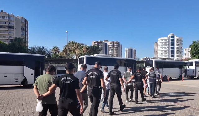 Mersin'de yasa dışı bahis operasyonunda yakalanan 37 zanlı tutuklandı
