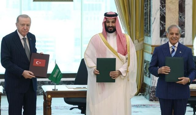 Erdoğan'dan Tarihi Açıklama! Mekke Üçlü Savunma Anlaşması Resmen İmzalandı