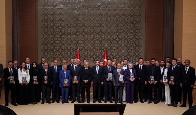 Cumhurbaşkanı Yardımcısı Yılmaz, 11. Anadolu Medya Ödülleri Programına Katıldı