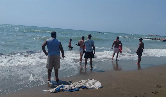 Hatay'da denize giren çocuk kayboldu