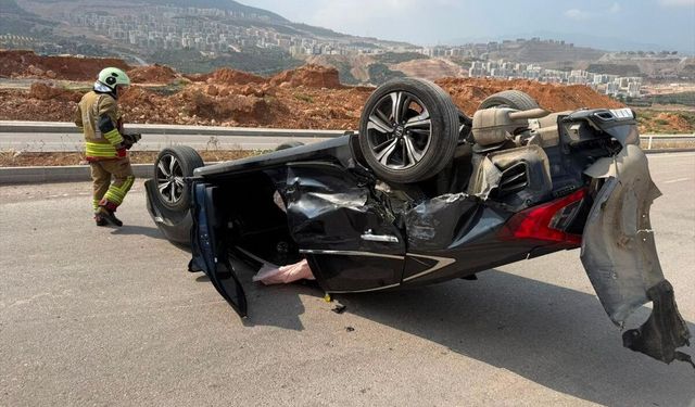 Hatay'da panelvanla çarpışan otomobildeki 4 kişi yaralandı