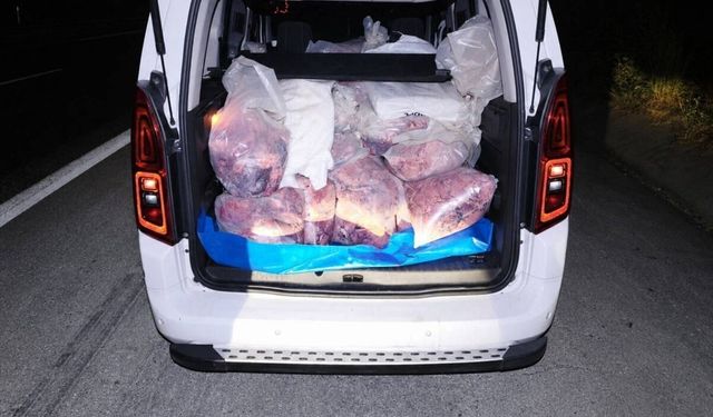 Mersin'de sağlıksız koşullarda taşınan 877 kilogram sakatat ele geçirildi