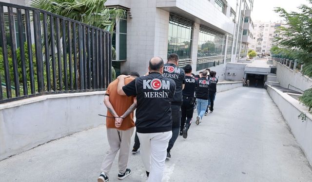 Mersin'de tetikçilik yaptıkları iddiasıyla yakalanan 6 zanlı tutuklandı