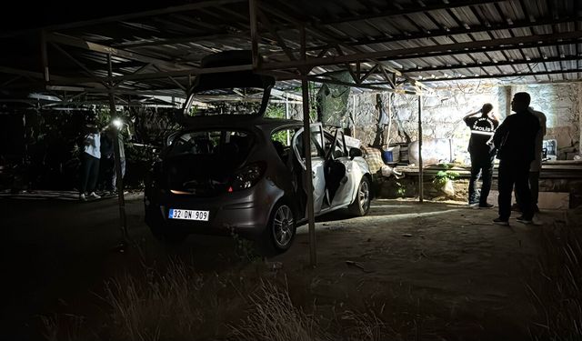 Otoparktaki otomobilde meydana gelen patlamada 2 kişi yaralandı