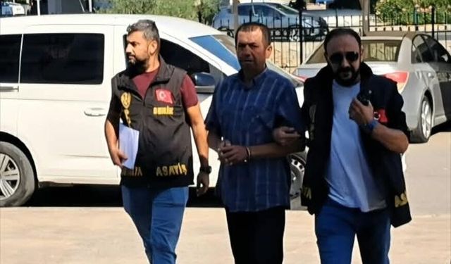 Antalya'da garajdaki otomobili ateşe veren motosikletli şüpheli tutuklandı
