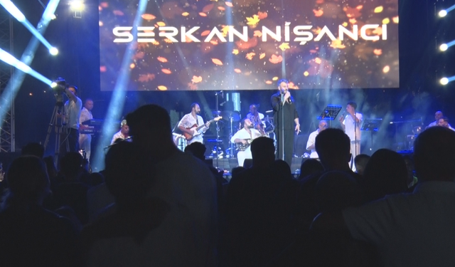 Blueland’de Gençlik coşkusu: Serkan nişancı sahne aldı