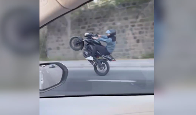 Motosikletiyle Tek Teker Giden Ehliyetsiz Sürücüye 250 Bin Lira Ceza Kesildi