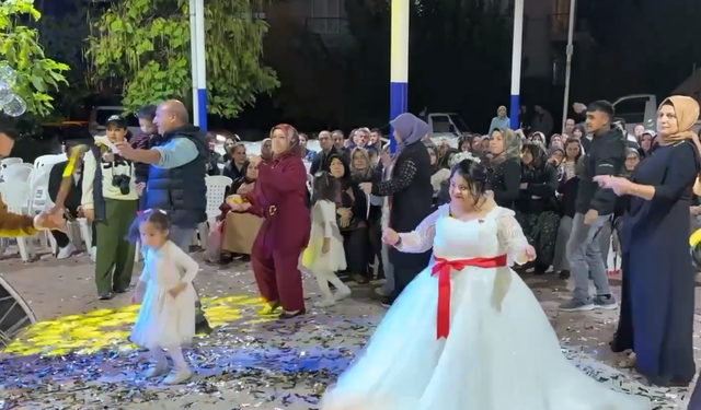 28 Yaşındaki Down Sendromlu Elif'in Gelinlik Hayali Gerçek Oldu