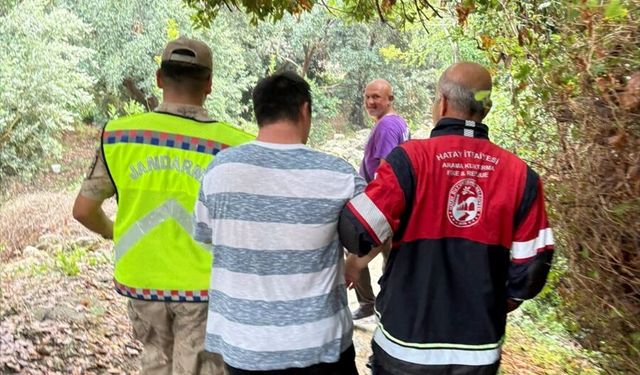 Hatay'da kayalıklarda mahsur kalan kişi kurtarıldı