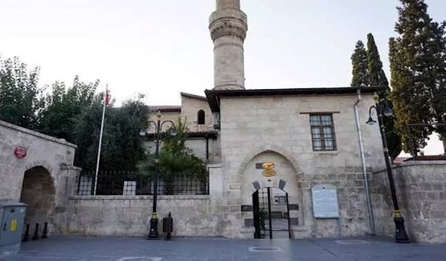 Gaziantep'te 6 Şubat depremlerinden etkilenen tarihi Şeyh Fethullah Camisi yeniden ibadete açıldı