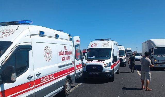 Mardin'de devrilen minibüsteki 13 öğrenci yaralandı