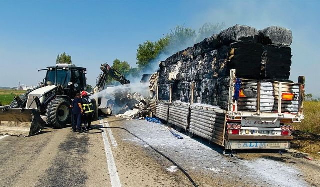 Osmaniye'de saman balyası yüklü tırda çıkan yangın söndürüldü