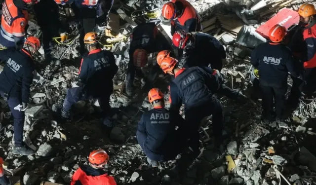 Çöken Binada Arama Kurtarma Tamamlandı! Vali Gül Acı Bilançoyu ve Detayları Açıkladı