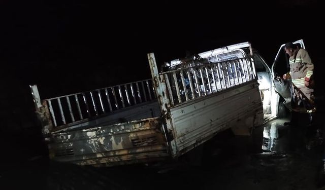 Hatay'da nehre düşen pikaptaki 2 kişi yaralandı