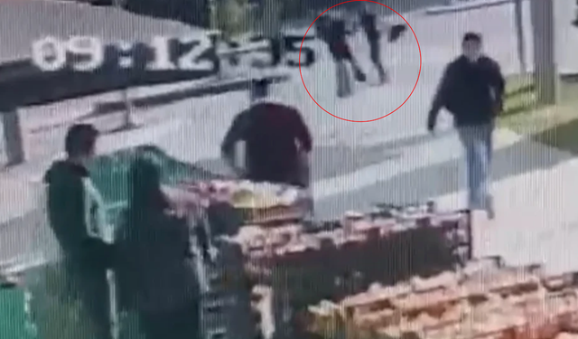 Yolda Yürüyen Genç Kadına Yumruk Attı! Polis Saldırganı Kıskıvrak Yakaladı