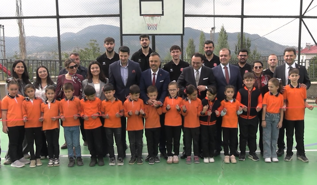 Eğitim ve Spor Ele Ele! Onikişubat Ilıca’da Köy Okuluna Kütüphane ve Saha Desteği