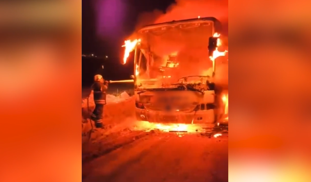 Hatay’da Seyir Halindeki Yolcu Otobüsü Alev Alev Yandı