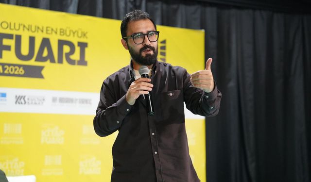 Kahramanmaraş Kitap Fuarı'nda Yazar Fatih Duman Gençlerle Buluştu