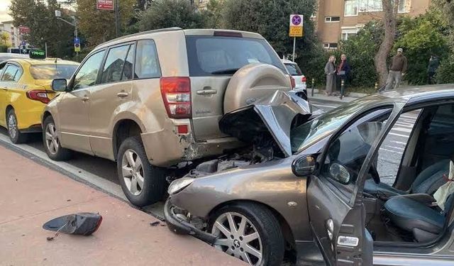 Zincirleme trafik kazasında 2 kişi yaralandı