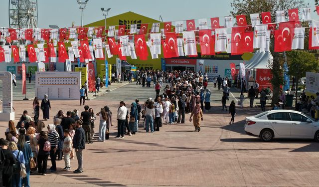 11. Kahramanmaraş Kitap Fuarı Rekor Katılımla Sona Erdi! Ziyaretçi Sayısı 400 Bini Aştı