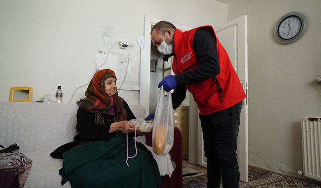 Evde Temizlikten Manevi Evlat Butonuna! Büyükşehir’den Yaşlı Vatandaşlara Kapsayıcı Destek
