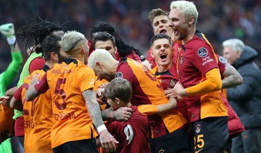 Galatasaray'da 20 futbolcuyu ilk şampiyonluk heyecanı sardı
