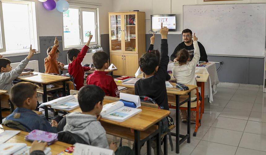 Depremzede öğrencilerden 72 bini okula döndü