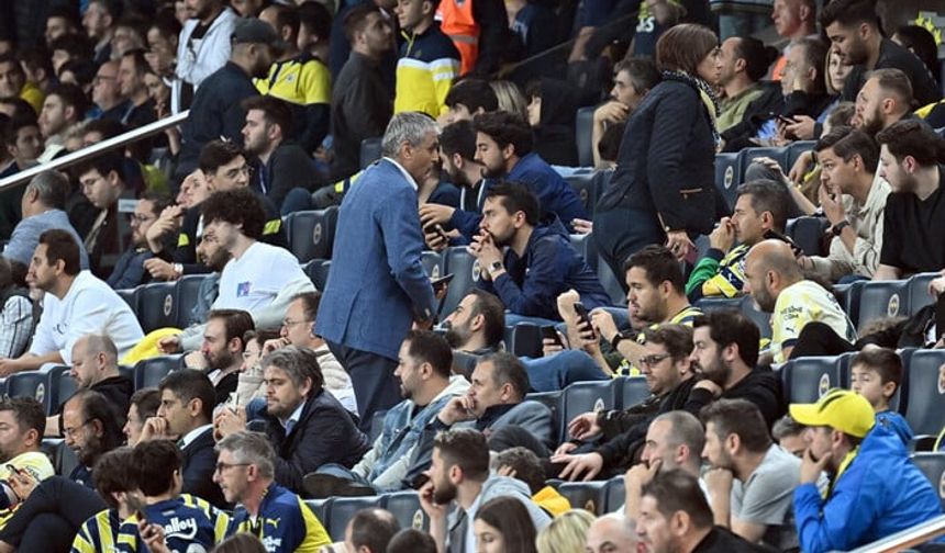 Galatasaray farkı açtı, Fenerbahçe taraftarı stadı erken terk etti